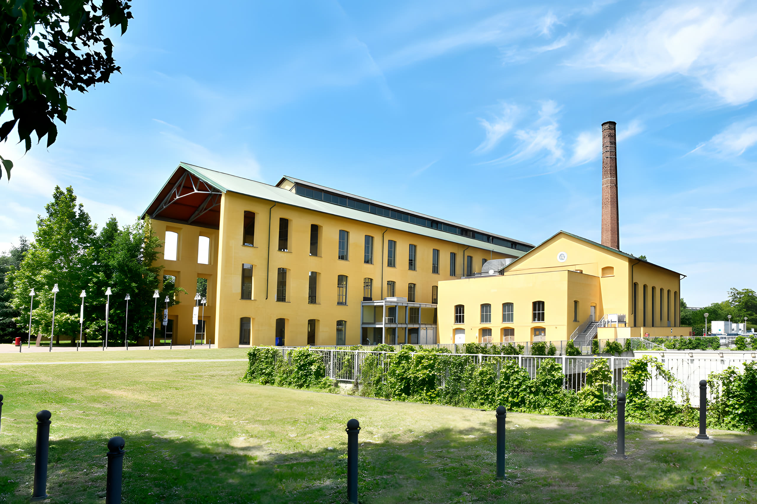 Auditorium Paganini, spazi esterni nel parco &mdash; vista 2